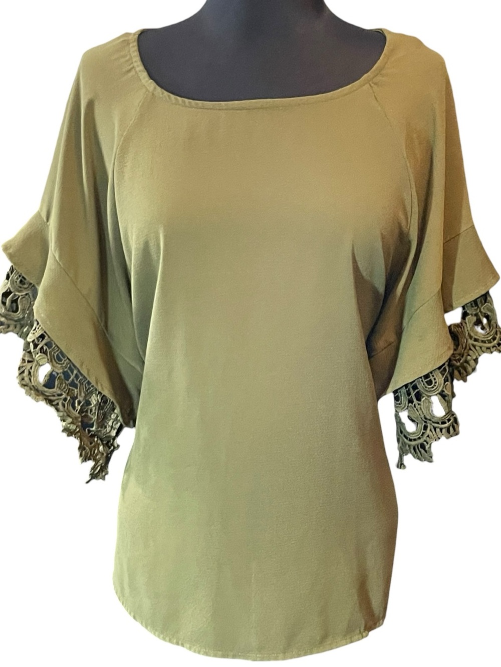 Umgee USA Women’s Olive Green Crochet Sleeve Blouse Size Small